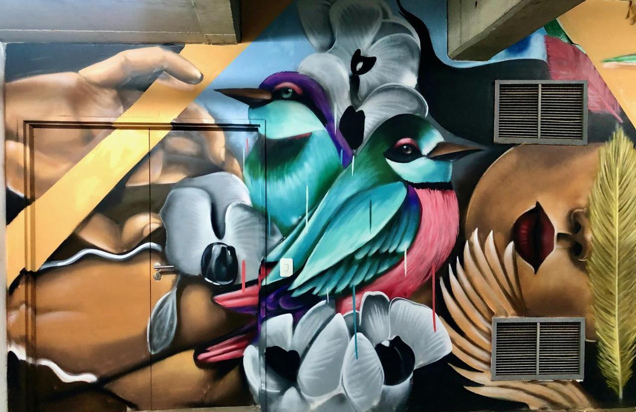 Menlyn Boutique Hotel Pretoria-Noord Extérieur photo Mural by artist, 2016