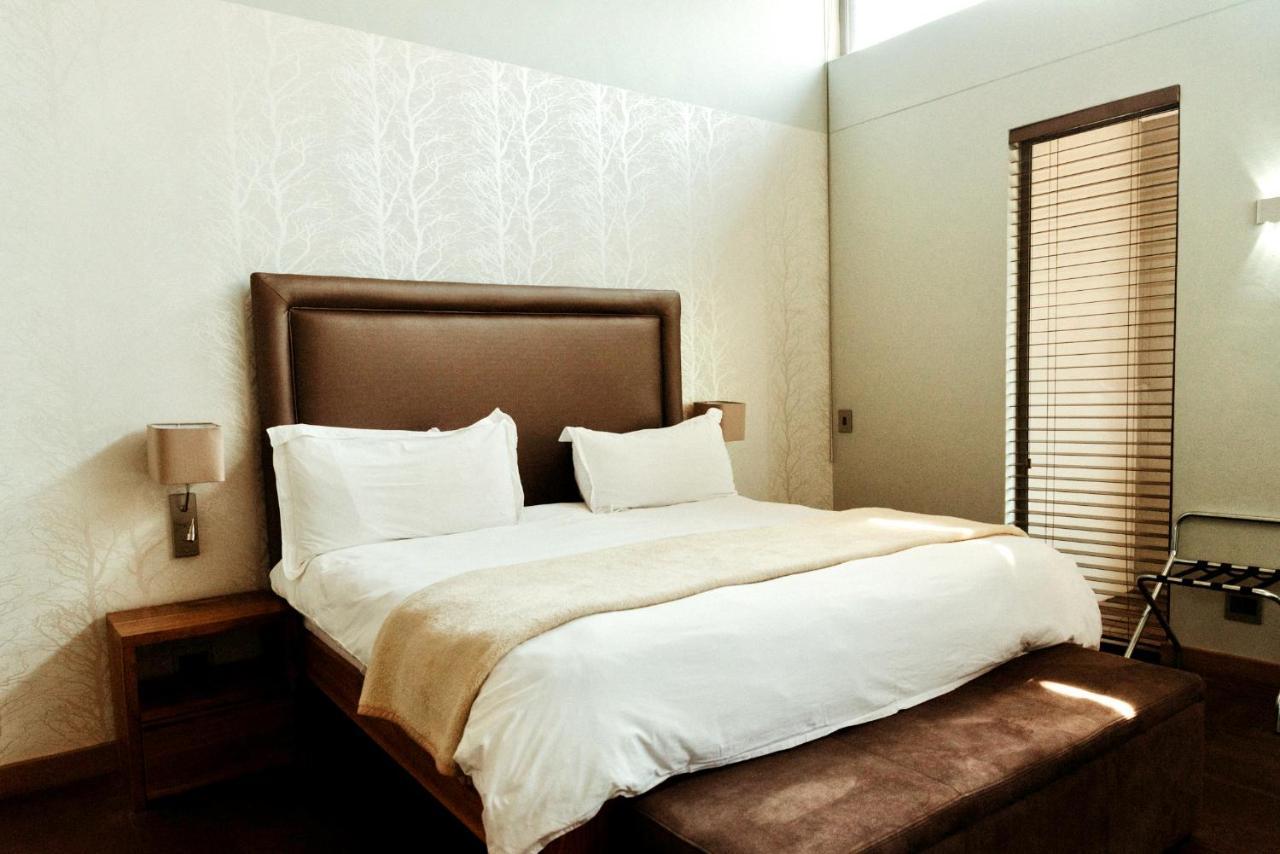 Menlyn Boutique Hotel Pretoria-Noord Extérieur photo A bedroom