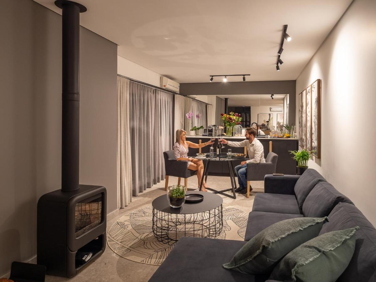Menlyn Boutique Hotel Pretoria-Noord Extérieur photo A living room with a fireplace