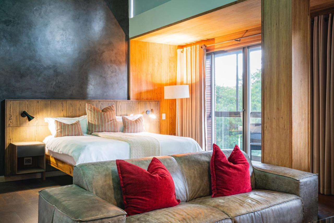 Menlyn Boutique Hotel Pretoria-Noord Extérieur photo A bedroom at the hotel