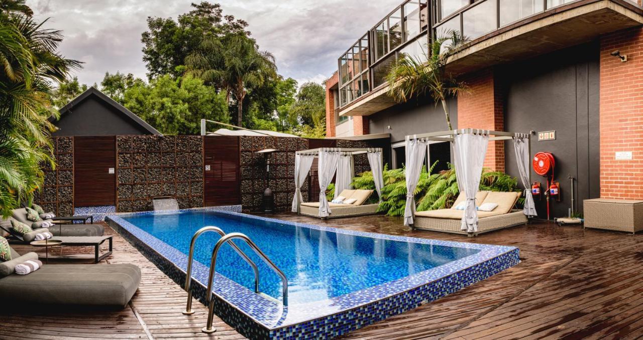Menlyn Boutique Hotel Pretoria-Noord Extérieur photo The swimming pool at the hotel