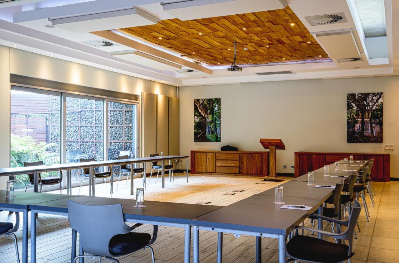 Menlyn Boutique Hotel Pretoria-Noord Extérieur photo The interior of the conference centre