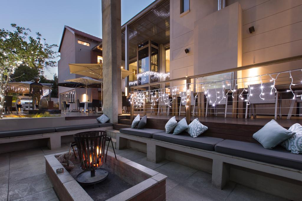 Menlyn Boutique Hotel Pretoria-Noord Extérieur photo The outdoor lounge at the hotel