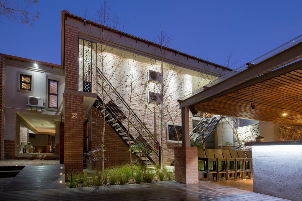 Menlyn Boutique Hotel Pretoria-Noord Extérieur photo The 2011 building