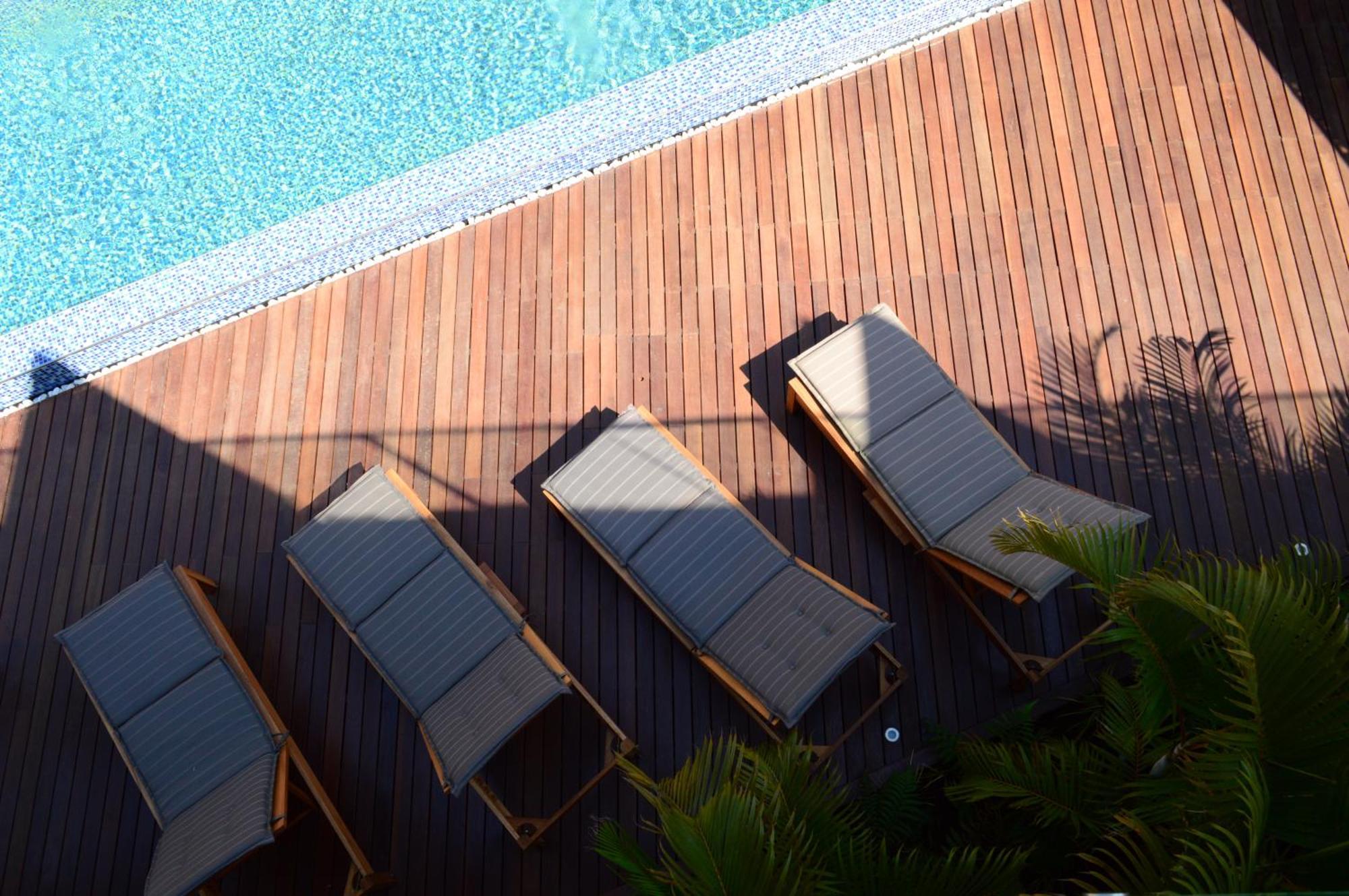 Menlyn Boutique Hotel Pretoria-Noord Extérieur photo Sunloungers by a pool